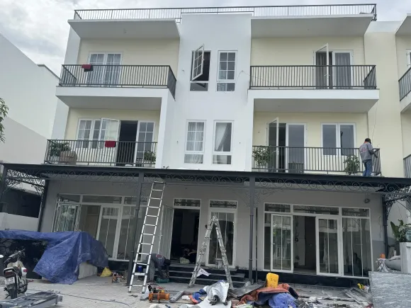 Lan Can Cầu Thang Sắt Nghệ Thuật – Giải Pháp Bền Đẹp Cho Không Gian Nhà Hiện Đại