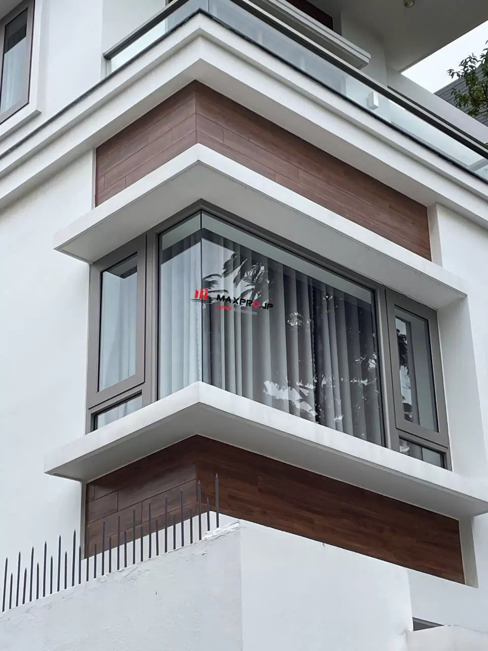 CỬA SỔ MỞ HẤT THIẾT KẾ SANG TRỌNG HIỆN ĐẠI THƯỢNG LƯU